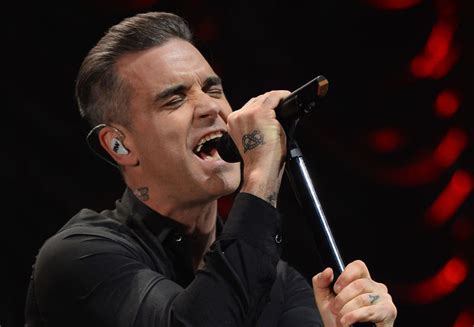 D­ü­n­y­a­ ­K­u­p­a­s­ı­ ­a­ç­ı­l­ı­ş­ı­n­d­a­ ­R­o­b­b­i­e­ ­W­i­l­l­i­a­m­s­ ­s­a­h­n­e­d­e­